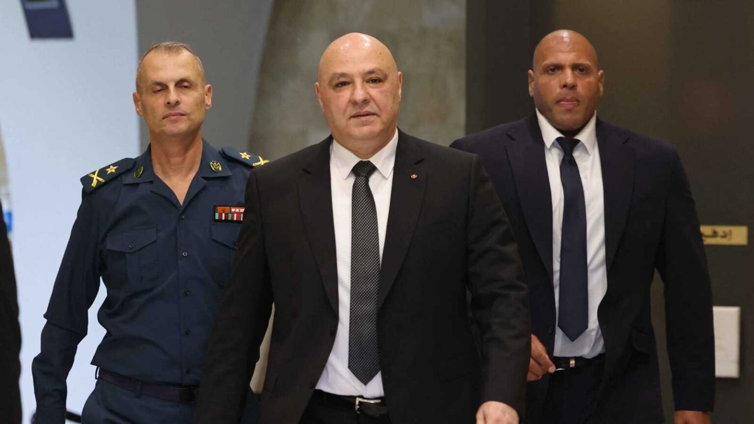 بين ضغوط الخارج وحسابات الداخل.. سلاح “حزب الله” يضع لبنان على “مفترق طرق” برلماني عراقي يكشف تفاصيل جديدة حول اختطاف تسوركوف