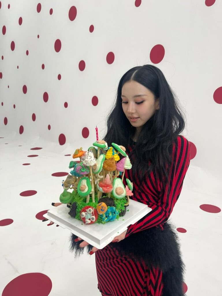 250912 Chaeyoung Instagram Update - مرحبًا ، هذا هو Chaeyoung🏰 اليوم بلدي أول ألبوم منفرد Lil Fantasy Vol. تم إصدار 1 أخيرًا ، وأردت أن أتوقف لحظة لكتابة بعض الأفكار الأطول ... Hehe (راجع الموافقة المسبقة عن علم للرسالة الكاملة)