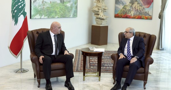 حكومة لبنان تقر خطة الجيش لحصر السلاح وسط ترحيب عربي ودول… حكومة لبنان تقر خطة الجيش لحصر السلاح وسط ترحيب عربي ودول...