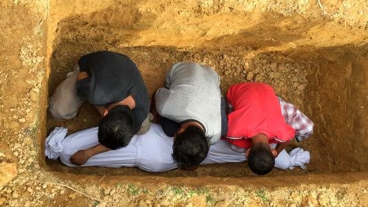 إلحق النعش بيجري لوحده.. فيديو يثير الجدل وشيخ بالأوقاف: بدع تضر بالإسلام إلحق النعش بيجري لوحده.. فيديو يثير الجدل وشيخ بالأوقاف: بدع تضر بالإسلام