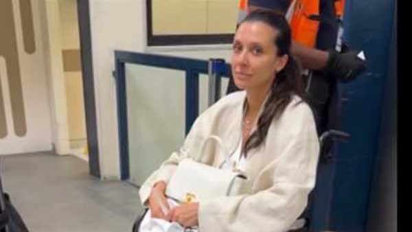 بعد أيام من زفافهما.. زوجة مينا مسعود تظهر على كرسي متحرك |شاهد بعد أيام من زفافهما.. زوجة مينا مسعود تظهر على كرسي متحرك |شاهد