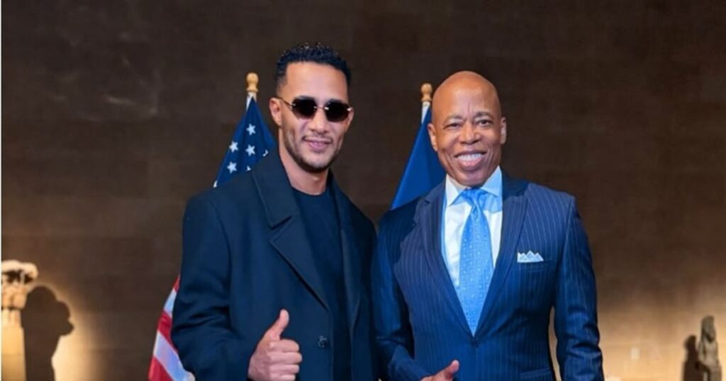 محمد رمضان يزور متحف “متروبوليتان” مع عمدة نيويورك وسط … محمد رمضان يزور متحف "متروبوليتان" مع عمدة نيويورك وسط ...