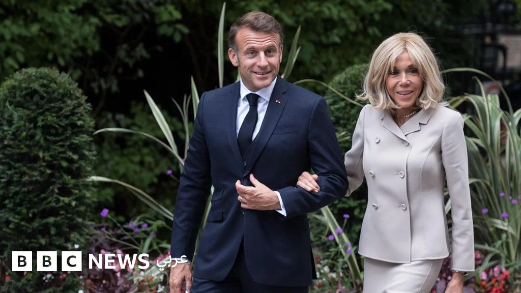 ماكرون يعتزم تقديم “أدلة علمية” لإثبات أن زوجته بريجيت امرأة ماكرون يعتزم تقديم "أدلة علمية" لإثبات أن زوجته بريجيت امرأة