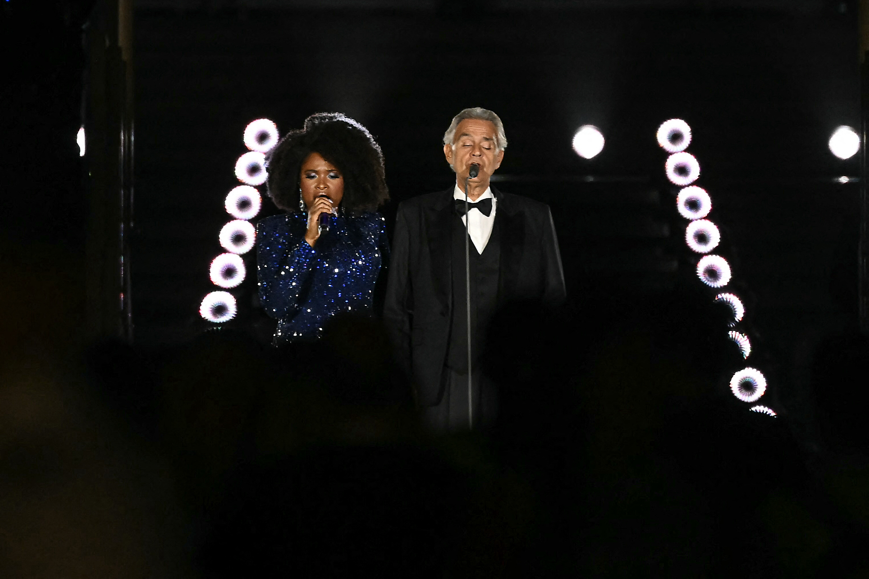 المغني الإيطالي أندريا بوتشيلي (أ ف ب)