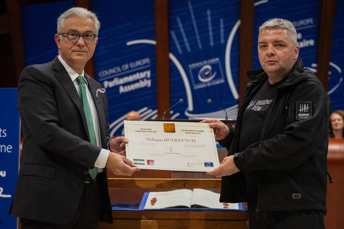 بوتكيفيتش يتسلم الجائزة (أ ف ب)