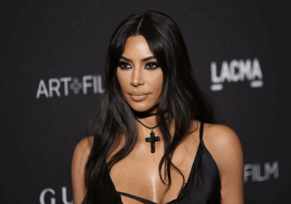 كيم كارداشيان تثير الجدل: "الواجبات المنزلية بلا جدوى"