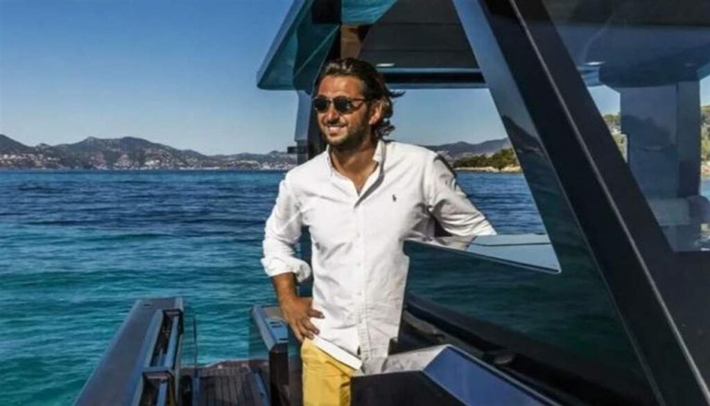 سبب وفاة رجل الاعمال خالد يوكاي وكيفانش تاتليتوغ ينهار من البكاء في جنازته