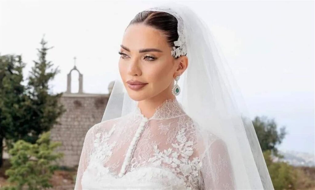 داليدا خليل تخطف الأنظار بإطلالتين في حفل زفافها