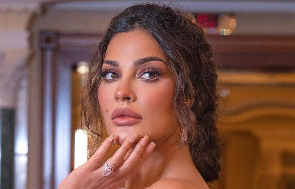 نادين نسيب نجيم تتعرض لموقف طريف مع عصفور خلال تصويرها