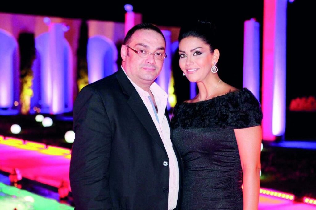 دموع نظلي الرواس في حفل تخرج ابنتها تيا بجانب طليقها جلال شموط تتصدر