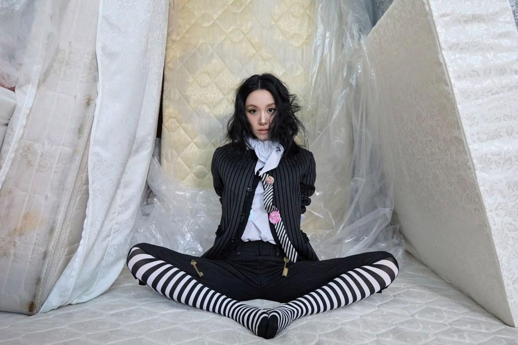 250923 تحديث Billboard - Chaeyoung Talks 'Lil Fantasy Vol.1' Solo لأول مرة ، الذكرى العاشرة مرتين ولماذا "الجوع" من أي وقت مضى موسيقي