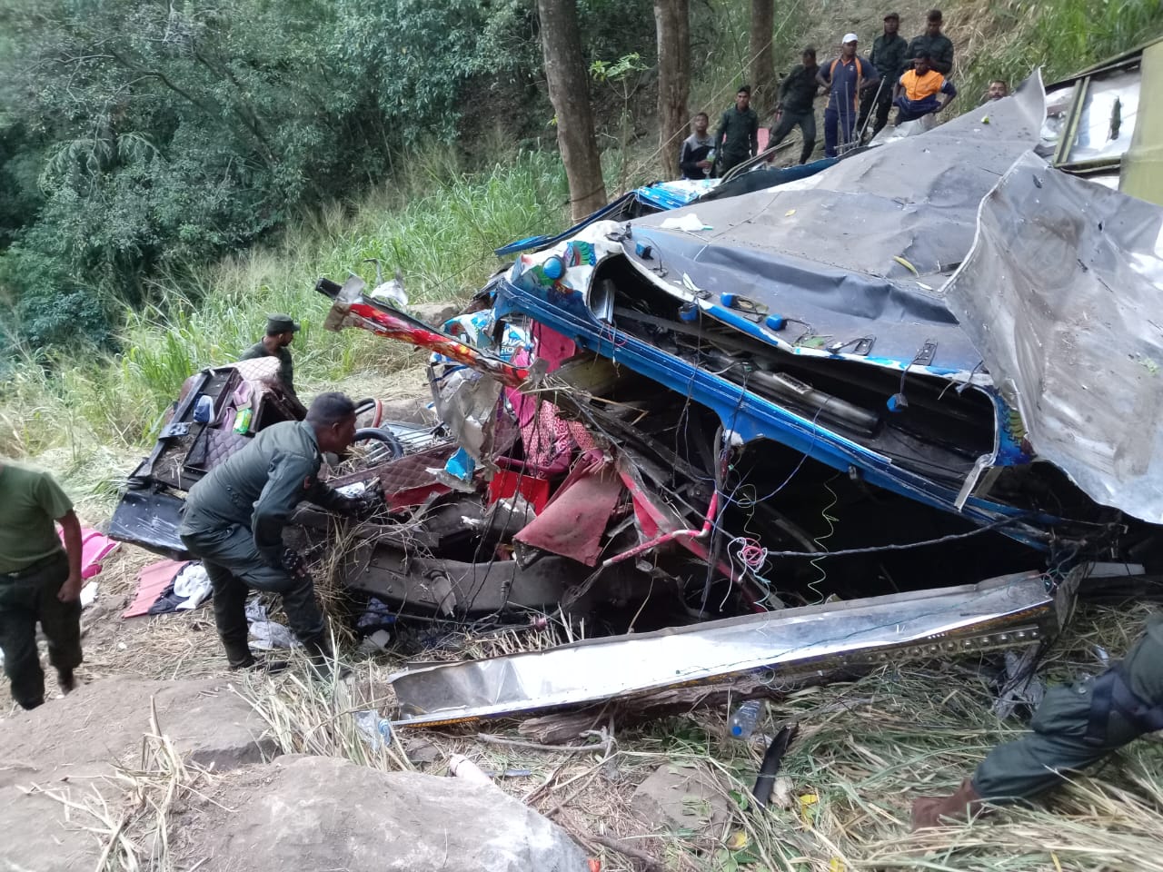 صورة مكان سقوط الحافلة (إكس).