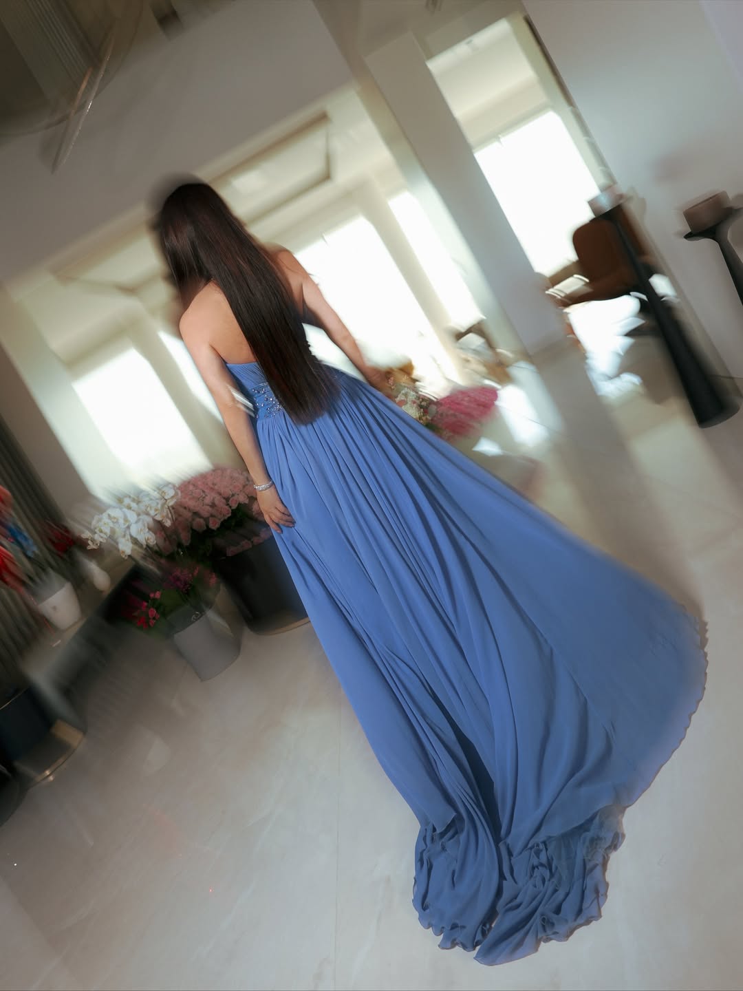 تفاصيل فستان ماغي بو غصن من توقيع جورج شقرا (انستغرام)