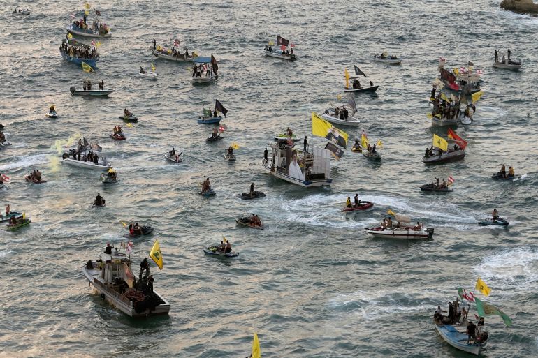 فعالية إضاءة صورتي الأمين العام لحزب الله حسن نصر الله ونائبه على صخرة الروشة في بيروت، في ذكرى اغتيالهما