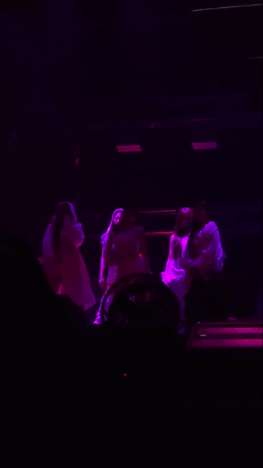 250913 تحديث Le Sserafim Tiktok - مثل هذه الليلة المجنونة @ 2025 Le Sserafim Tour "Easy Crazy Hot" في Inglewood