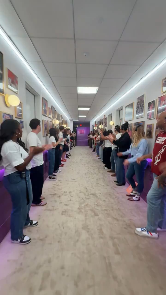 250925 عرض Jennifer Hudson Tiktok Update مع AESPA - لقد انتهى الانتظار ... aespa_official هنا! ✨