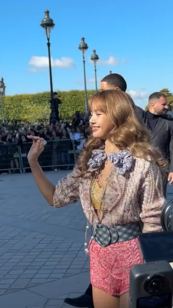 250930 LISA تصل @ Louis Vuitton Paris Week