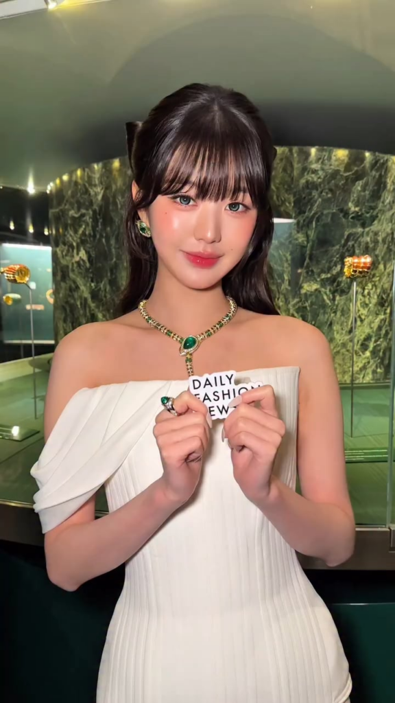 250917 تحديث Daily Fashion News Instagram مع Wonyoung