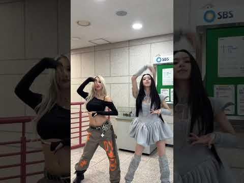 مرتين Chaeyoung (مع WJSN Dayoung) - تبادل لاطلاق النار (ألعاب نارية) (تحدي الرقص) (250915)