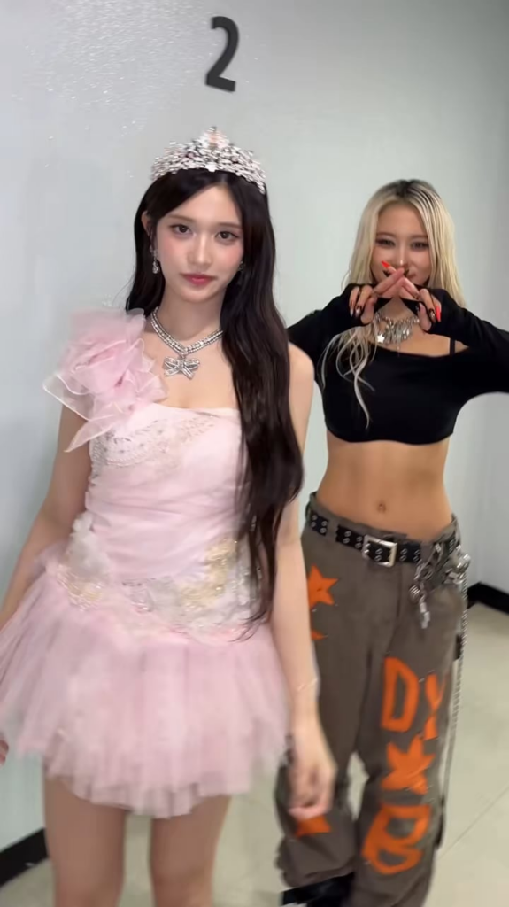 250916 WJSN Dayoung تحديث Tiktok الرسمي مع Leeseo - Body (Challenge)