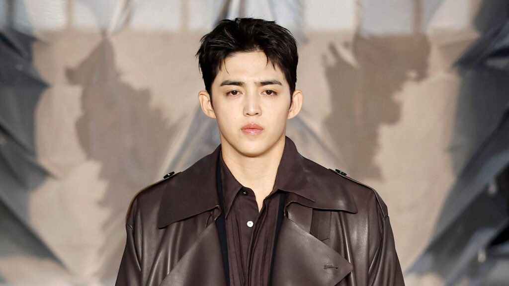 Seventeen's S.Coups Makes Markway لاول مرة في Milan Fashion Week Show