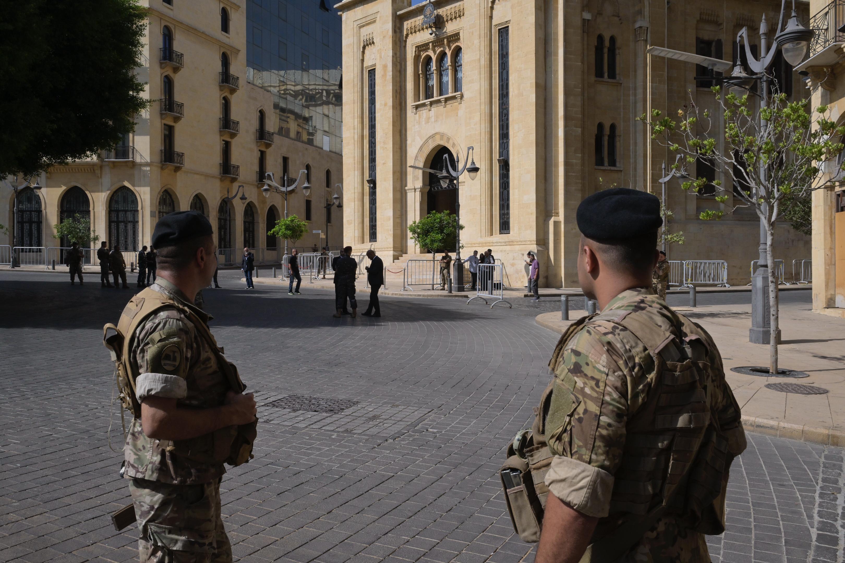 محيط مجلس النواب بالتزامن مع الجلسة (نبيل إسماعيل). 