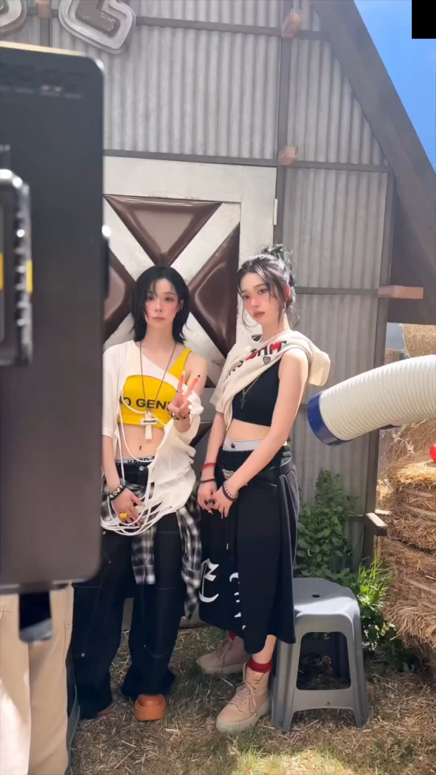 250916 AESPA Tiktok Update with Winter & Karina - التقاط اللحظة