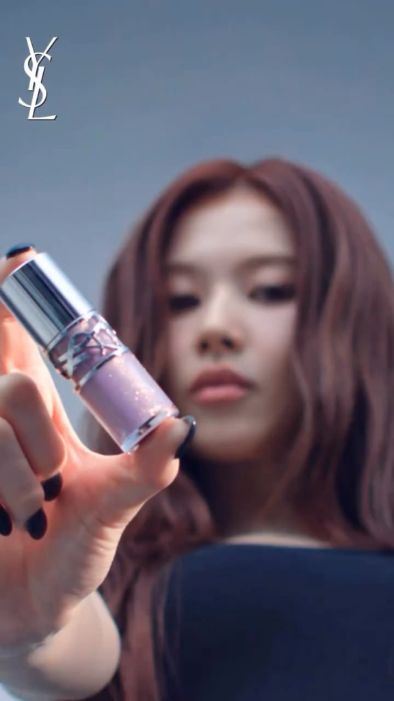 250928 Sana Instagram Update - جميع ألوان YSL Love Shine Plumper لطيفة للغاية ، من الصعب اختيار 👄🫧 أنا أحيانًا أطبقة الألوان الثلاثة لتتطابق مع مزاجي لليوم 🪽 تحقيق شفاه ممتلئة مع looks #yslloveshineglosplumper. تأكد من التحقق من ذلك 🤍