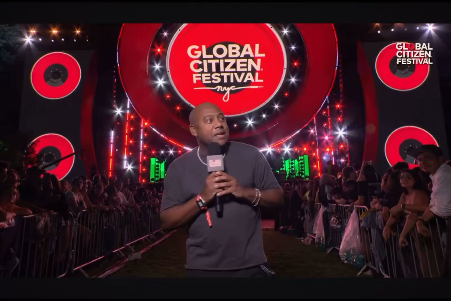 250927 Rosé - 'Apt.' + "عامين" + "بانجر" (غلاف التوت البري) " +" سامة حتى النهاية "X" Wonderwall " @ Global Citizen Festival 2025