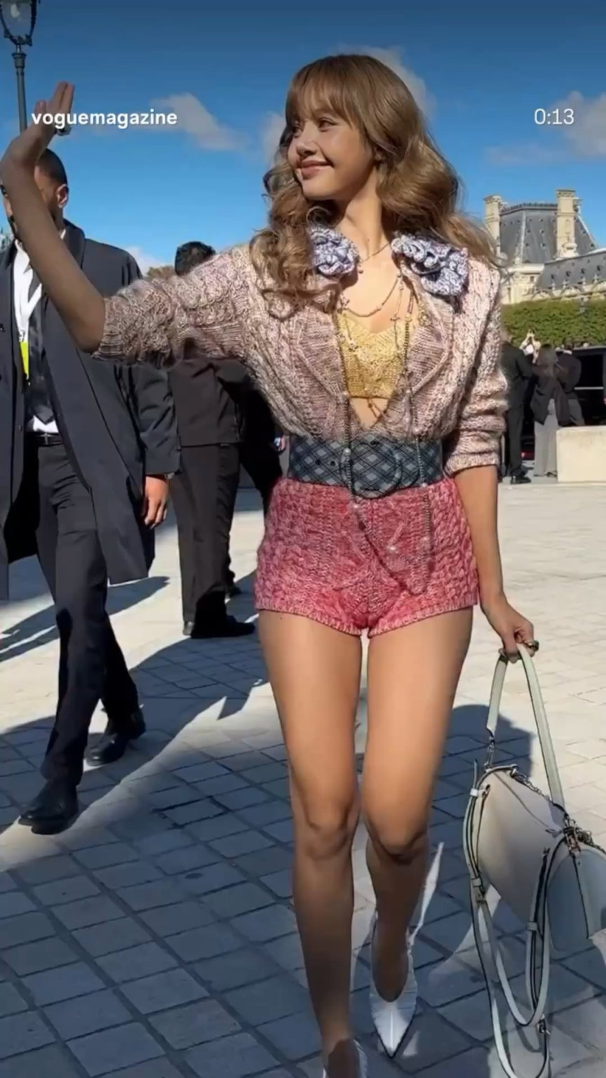 250930 ليزا (Lloud) تحديث قصة IG