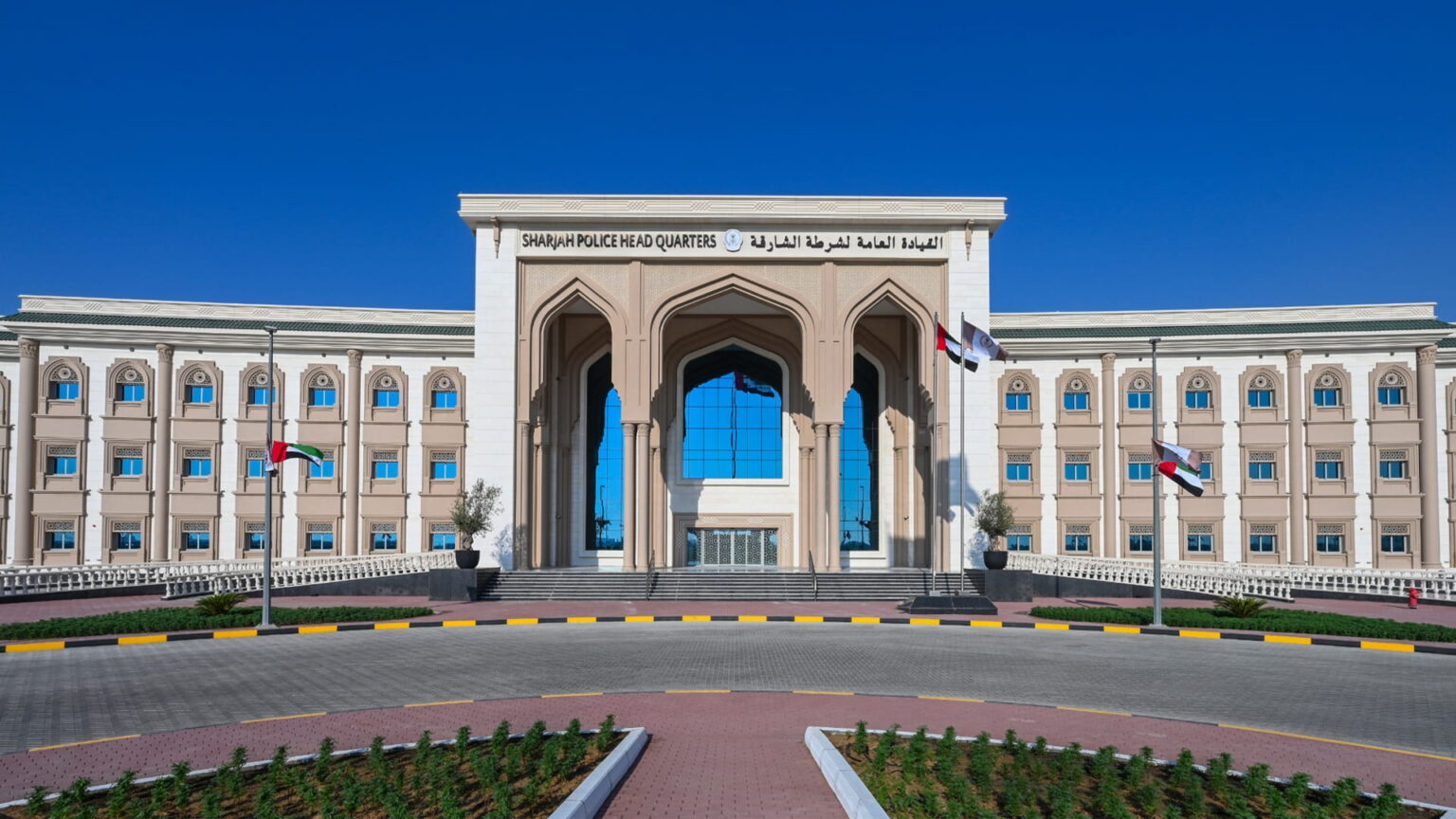 شرطة الشارقة تحصد جائزة أفضل الممارسات الدولية بمشروع تحوّل رقمي شرطة الشارقة تحصد جائزة أفضل الممارسات الدولية بمشروع تحوّل رقمي