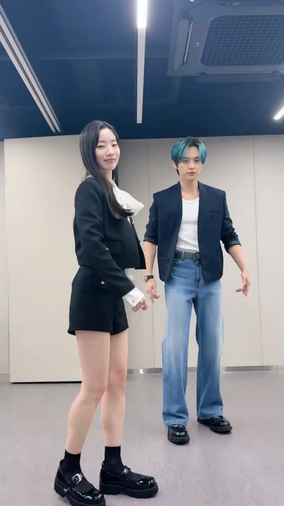 250906 Stray Kids Tiktok Update - حفل (تحدي الرقص) مع Dahyun و Stray Kids Lee Know