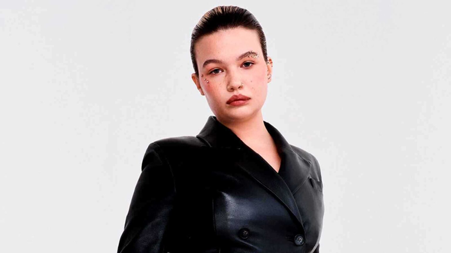 انهيار مفاجئ للمغنية لولا يونغ على المسرح يُلغي حفلاتها المقبلة (فيديو) شاكيرا تُعيد شخصية "غزال" للواجهة في Zootopia 2