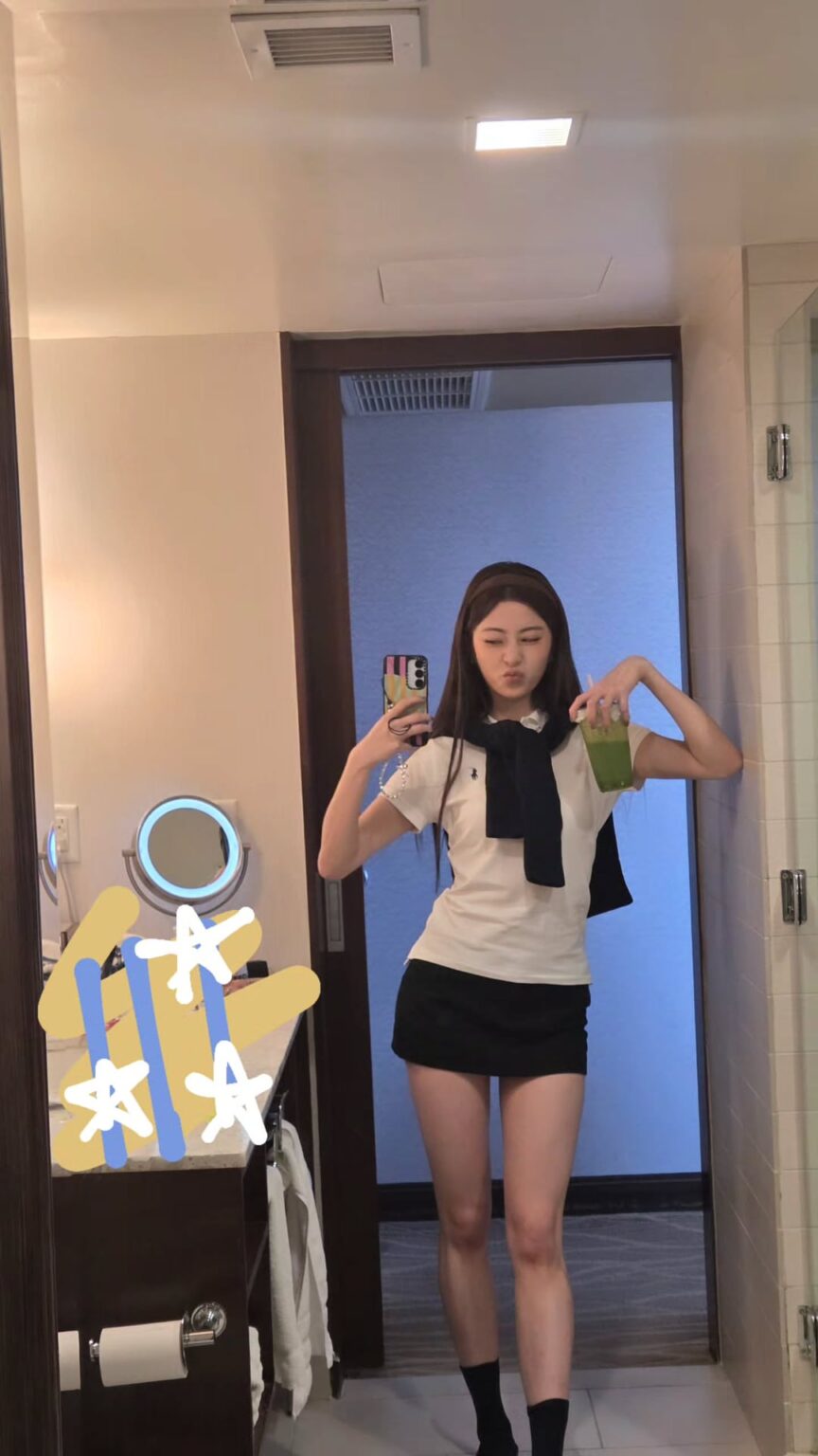 250901 Huh Yunjin Instagram Stories Feat. كيم تشايون