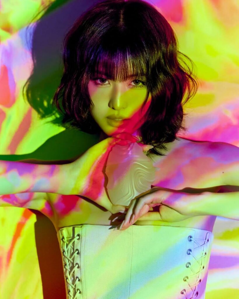 250923 Momo و Amaffi Instagram Update - Maracoca هو فرحة خالصة في زجاجة. هذا العطر يبرز على الفور جانبي المرح! #amaffixmomo #amaffimaracoca