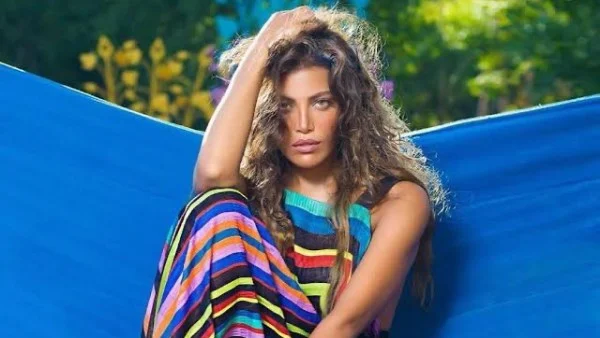 فستان لافت يلفت الأنظار.. ريهام حجاج تتألق بإطلالتها