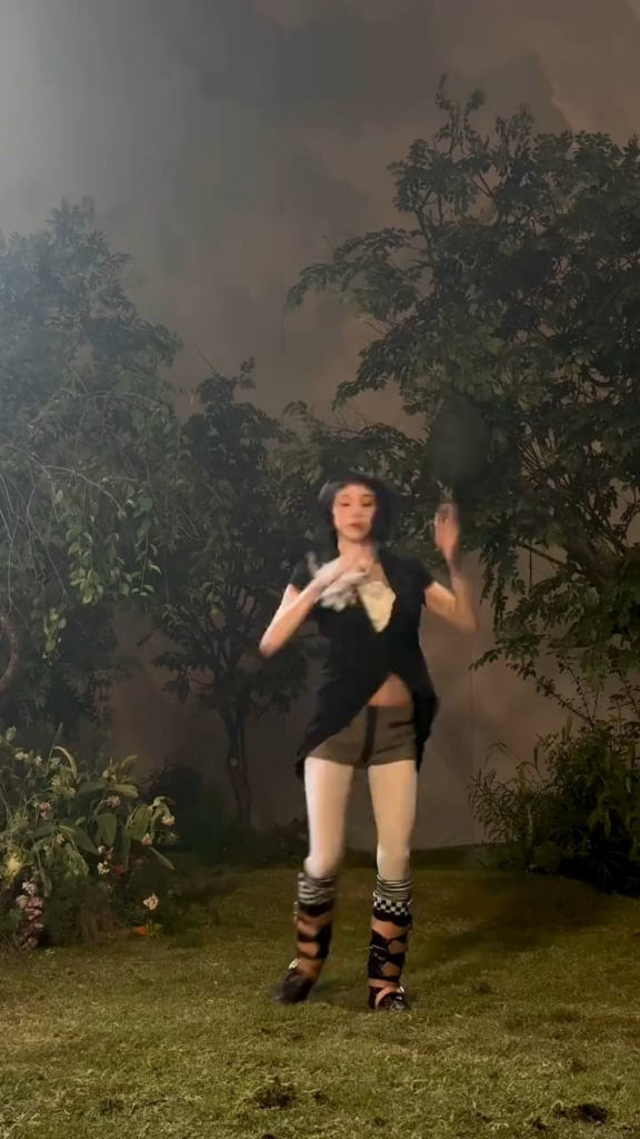 250916 تحديث Tiktok مع Chaeyoung - Dancer Chaeyoung in the Fantasy🫢