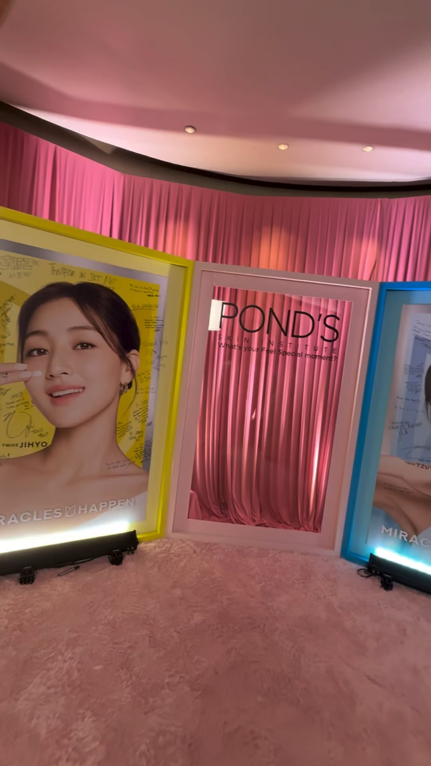 250921 تحديث Dennis Perez Instagram - Tzuyu و Jihyo من مرتين في مانيلا لحفل معهد البوند للجلد! 🩵💛 أخذنا أكثر من 5th Ave ، BGC لأكبر حدث لدينا حتى الآن. فريق تهانينا! 🌷