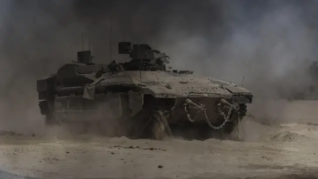 دبابة تابعة للجيش الإسرائيلي بالقرب من حدود غزة في إسرائيل في 1 سبتمبر/أيلول 2025.