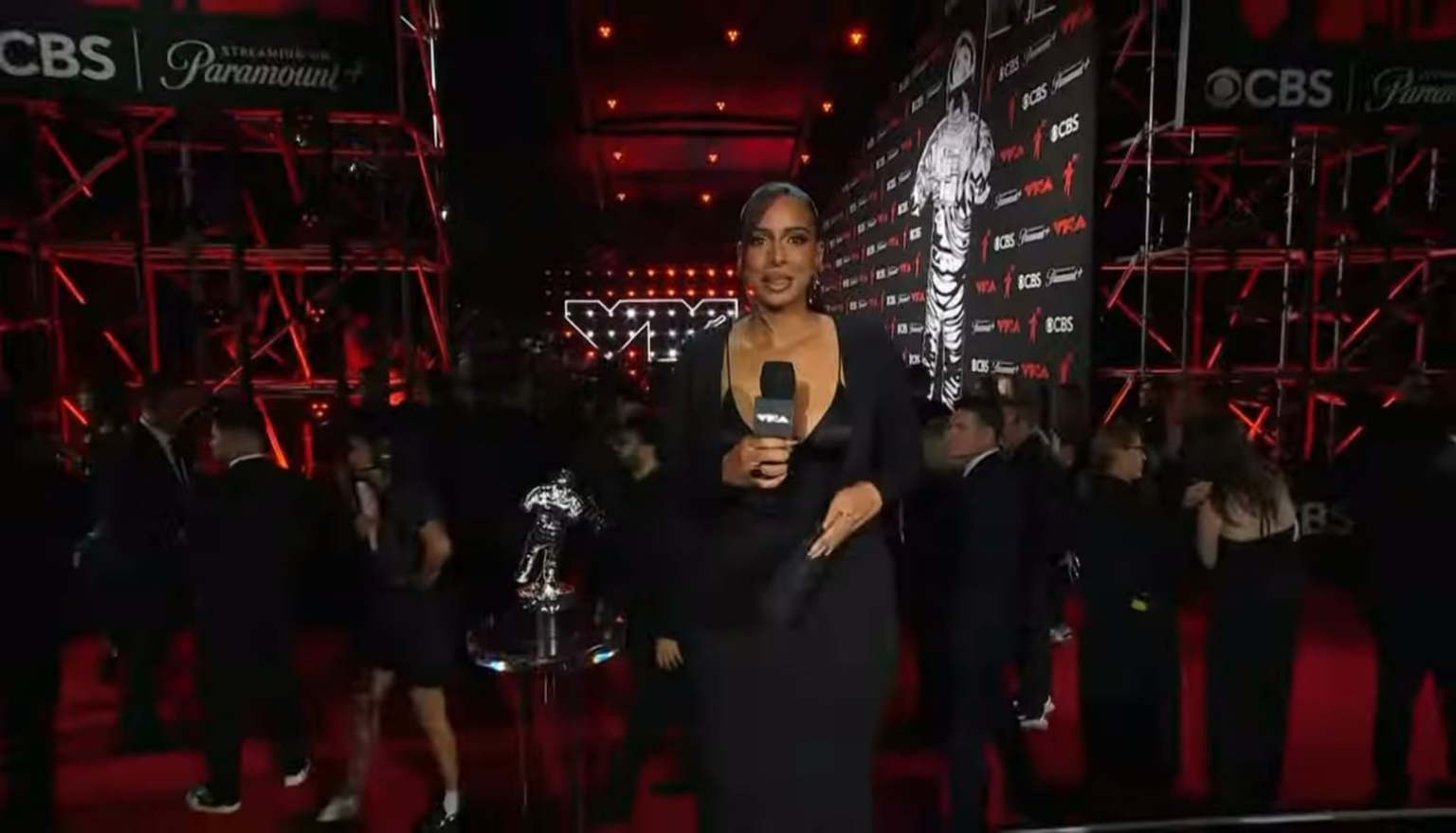 250907 ليزا - ولدت مرة أخرى الفذ. Doja Cat & Raye 'Bins' Best K-pop 'في حفل توزيع جوائز MTV Video Music 2025!