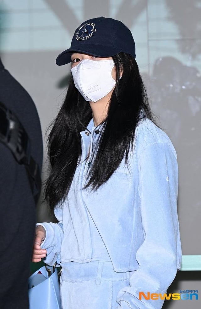 250925 مطار Jisoo @ Incheon الدولي (المغادرة إلى بودابست)