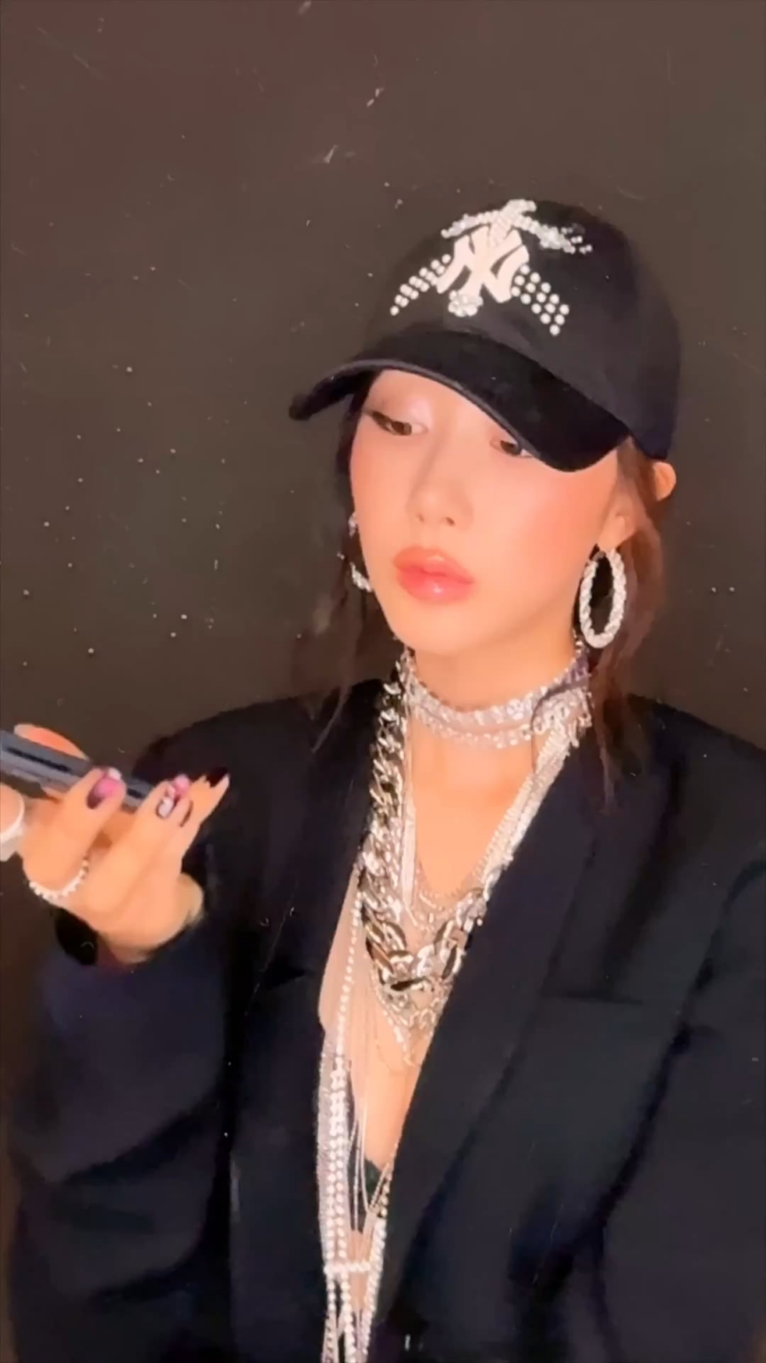 250905 تحديث AESPA Tiktok مع Giselle & Winter - "لدي بالفعل كل شيء"