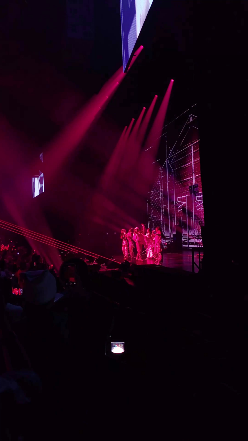 250909 le sserafim tiktok update - لا يمكن التغلب على هذه الطاقة@ 2025 le sserafim جولة 'Easy Crazy Hot' في تكساس