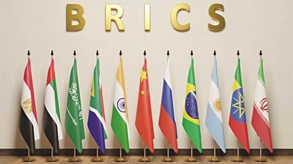 ميسون صقر وعلي بن تميم يتصدران جائزة «البريكس» الدولية في الأدب