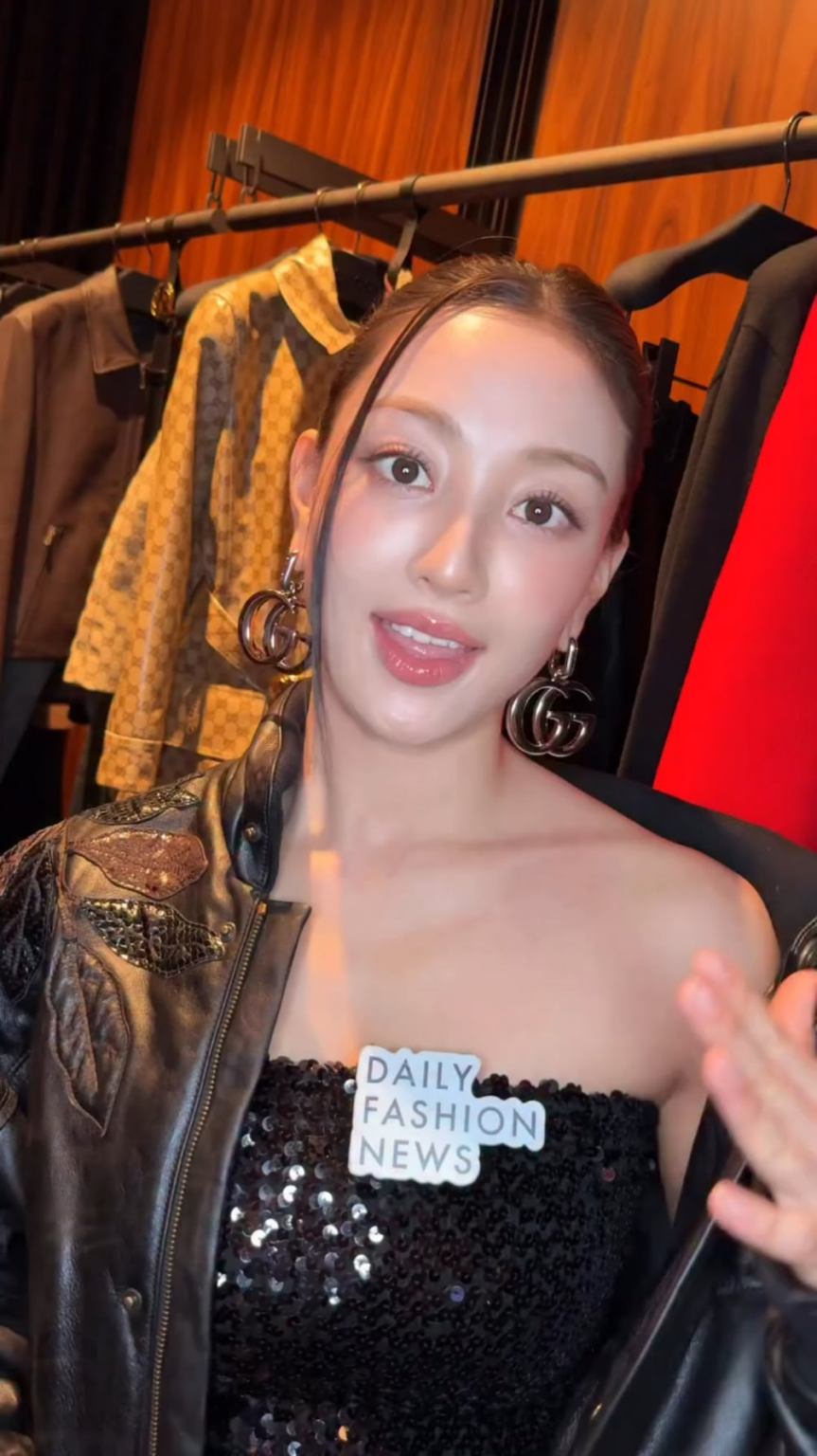 250926 Fashion News Instagram Update - Edge & Elegance ، و Demna أو Me ، Jihyo؟ 🥰 📍gucci cheongdam الرائد @Cheongdam Demna أول مجموعة Gucci ، التي تم الكشف عنها للتو في ميلانو ، متوفرة الآن في Cheongdam ، سيول. ✨ من لحظات التسوق مع Jihyo مرتين إلى أفضل اختياراتها!