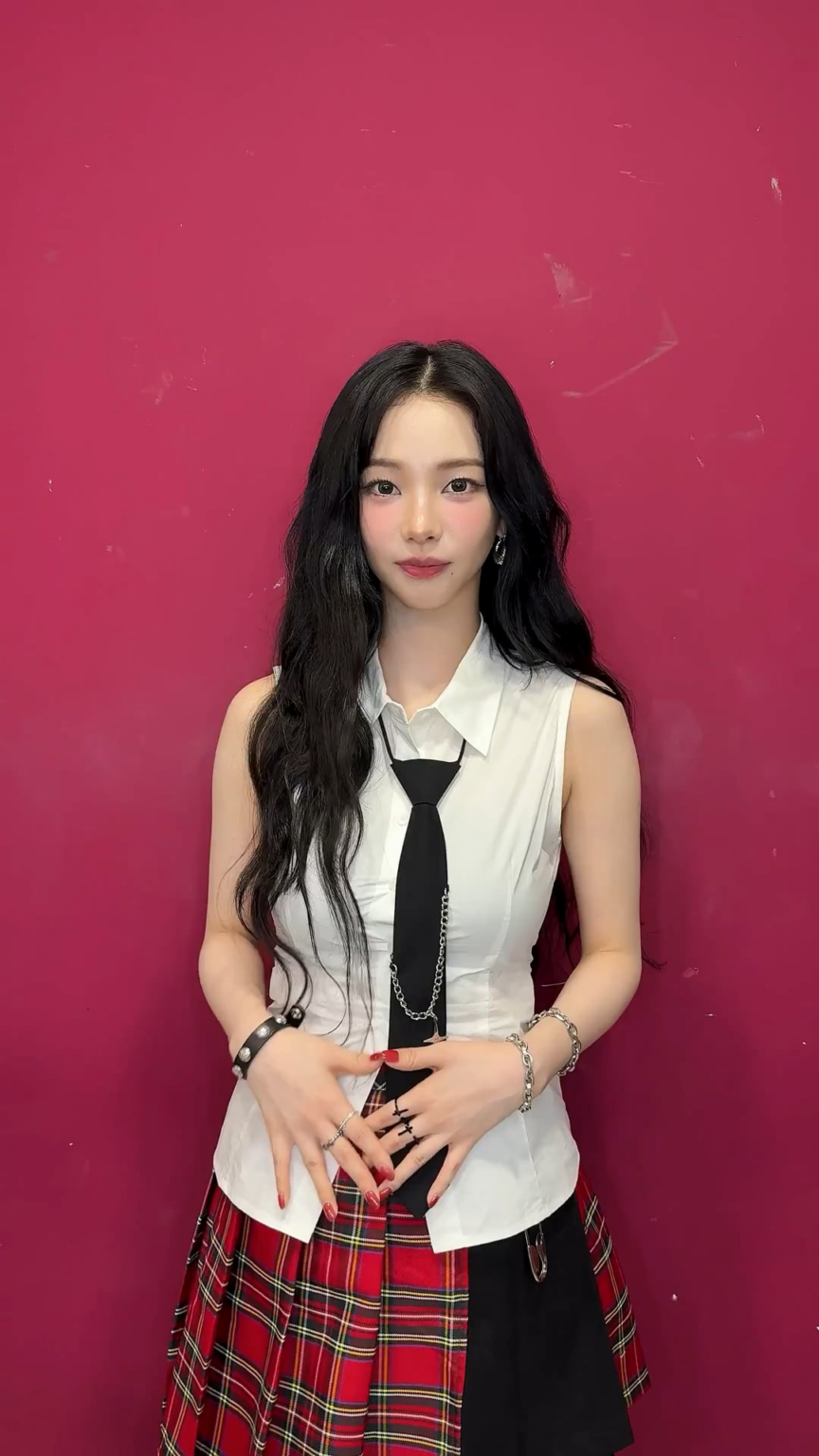 250907 Sunmi Tiktok Update with Karina - استمر حتى النهاية نعم ، نعم ، نعم ،