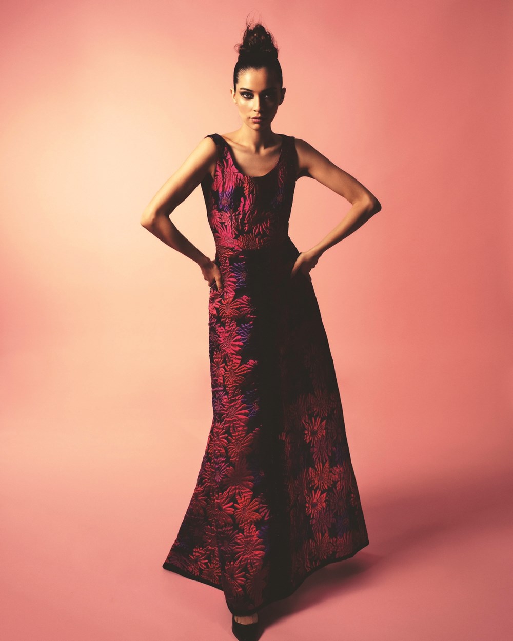 نبيل يونس: فساتيني تحاكي المرأة الراقية