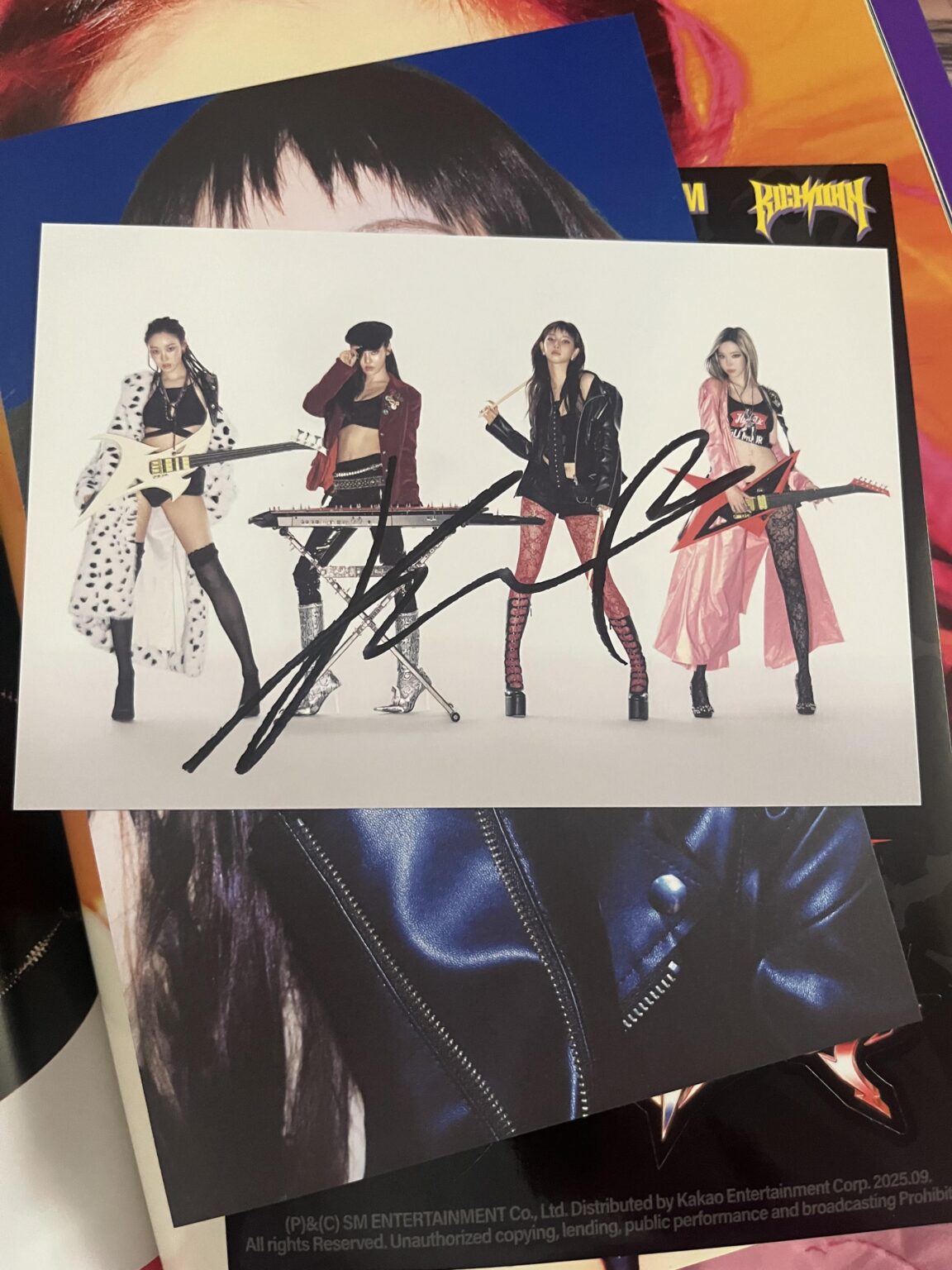 كيف تخطط يا رفاق لعرض البطاقات البريدية الموقعة؟