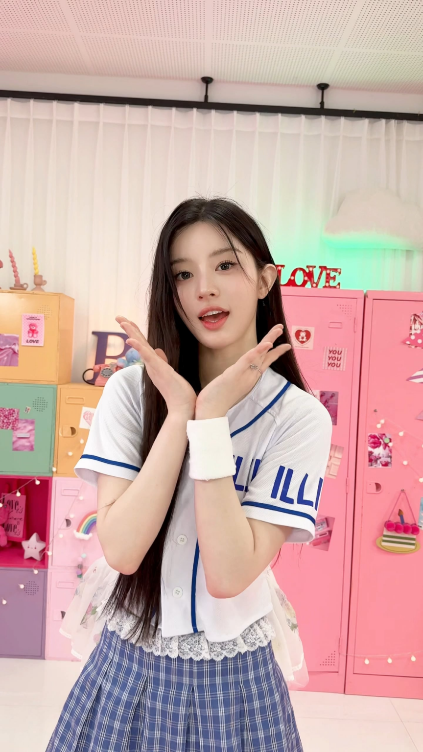 250903 Illit الرسمي تحديث Tiktok مع Gaeul (الفذ. Illit Minju) - Toki Yo Tomare (Challenge)