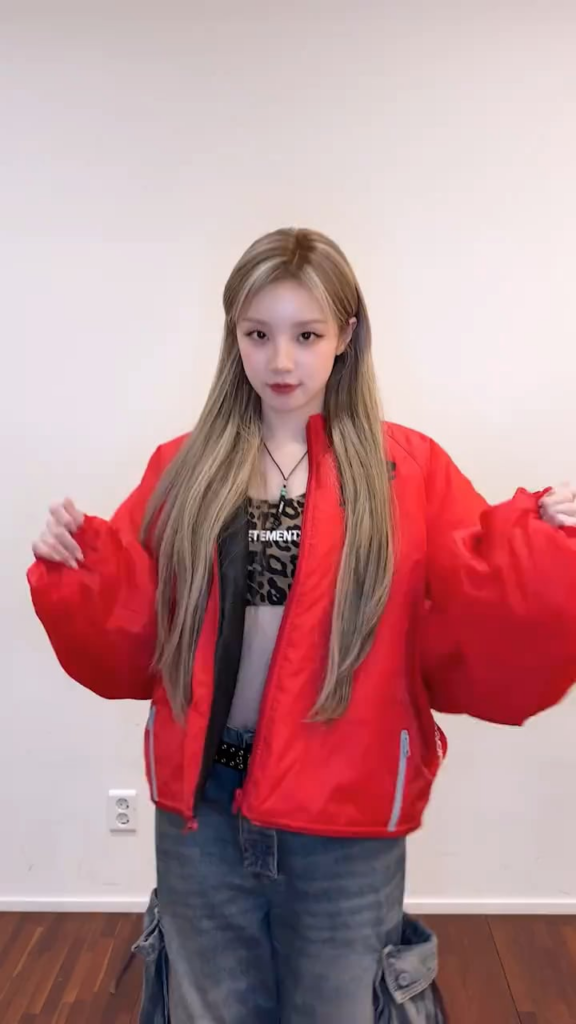 2509094 تحديث Sunmi Tiktok مع Yuqi - Blue! تحدي